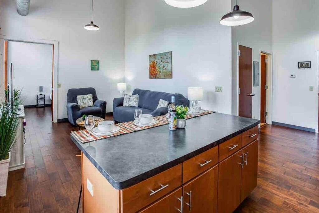 Ny Style Centric Loft With King Bed By Park Av. Apartment Rochester Exterior photo